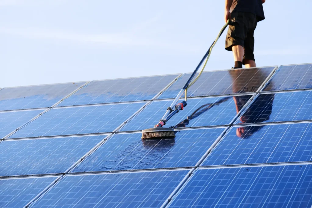 how-to-clean-solar-panels-lahore
